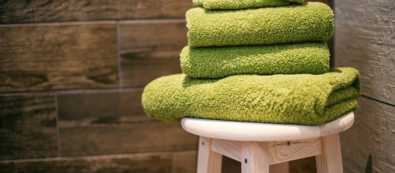 Κάθε πότε χρειάζεται να αντικαθιστούμε την πετσέτα χεριών στο μπάνιο; (βίντεο)